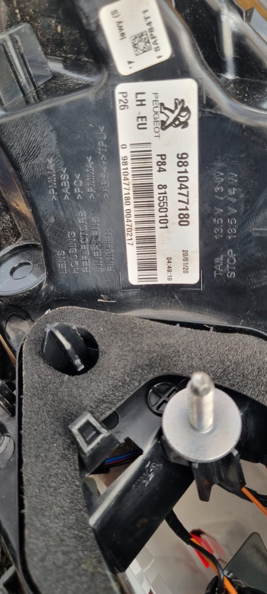 ACHTERLICHT PEUGEOT 3008 LED LINKS 9810477180