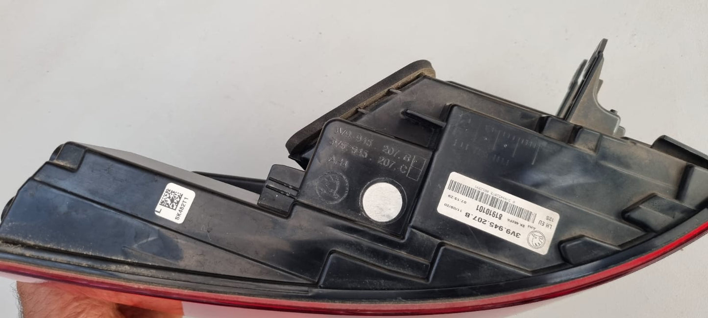 ACHTERLICHT SKODA SUPERB 3 FACELIFT COMBI RECHTS 3V9945207B