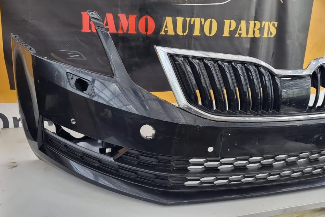 VOORBUMPER SKODA OCTAVIA 3 FACELIFT 2017 COMPLEET 4PDC