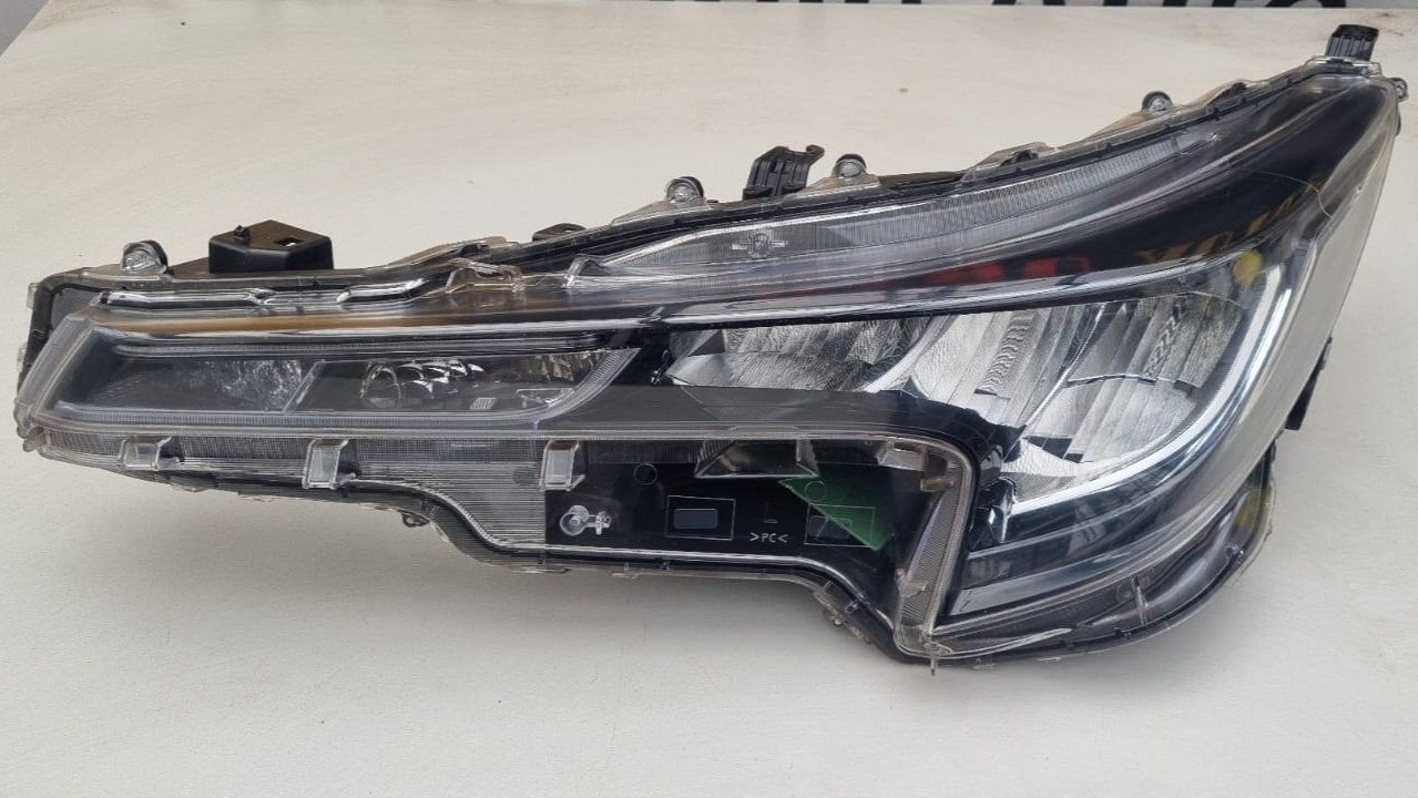 KOPLAMP TOYOTA COROLLA E210 LINKS LED 90154118 ORIGINEEL J75-5089N