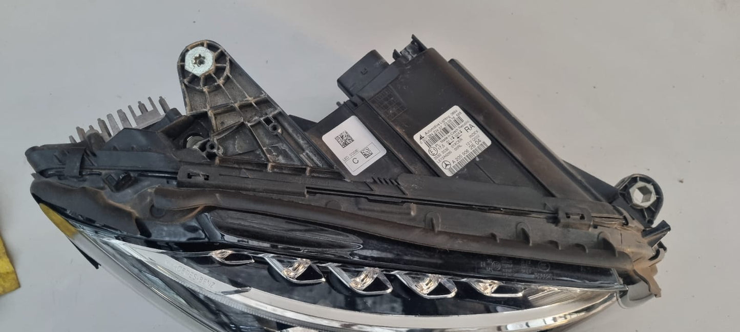 KOPLAMP MERCEDES C KLASSE W205 RECHTS LED A2059062604