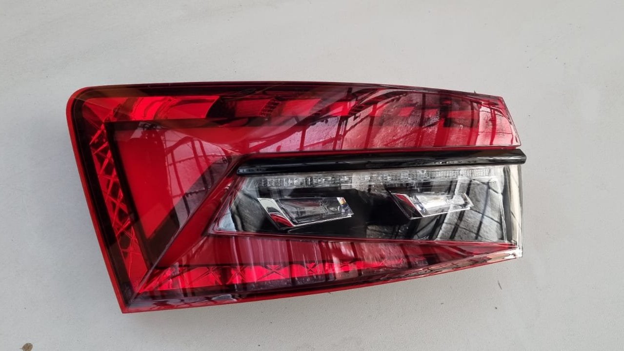 ACHTERLICHT SKODA SUPERB 3 FACELIFT COMBI RECHTS 3V9945207B